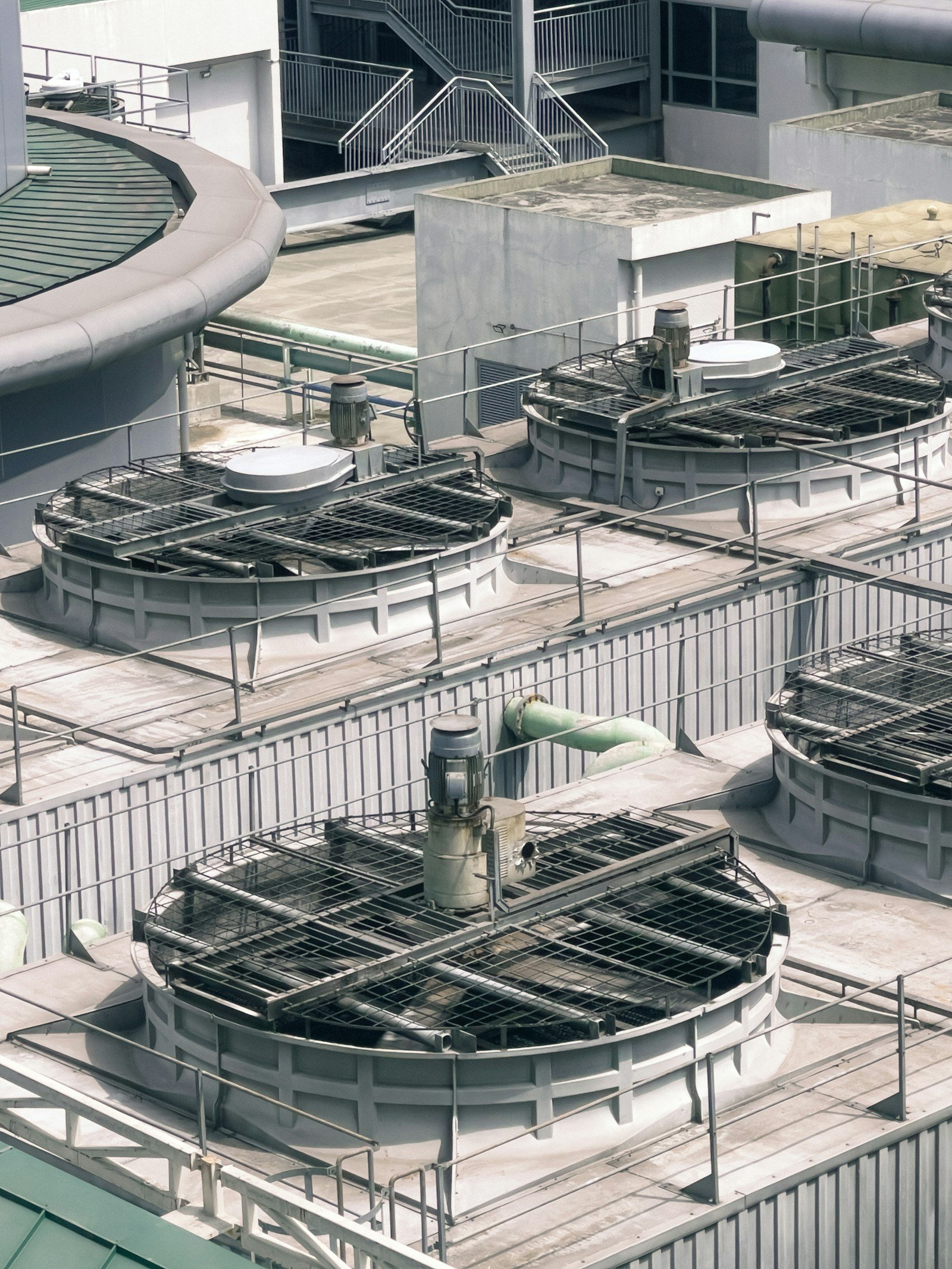 Industrial rooftop cooling towers