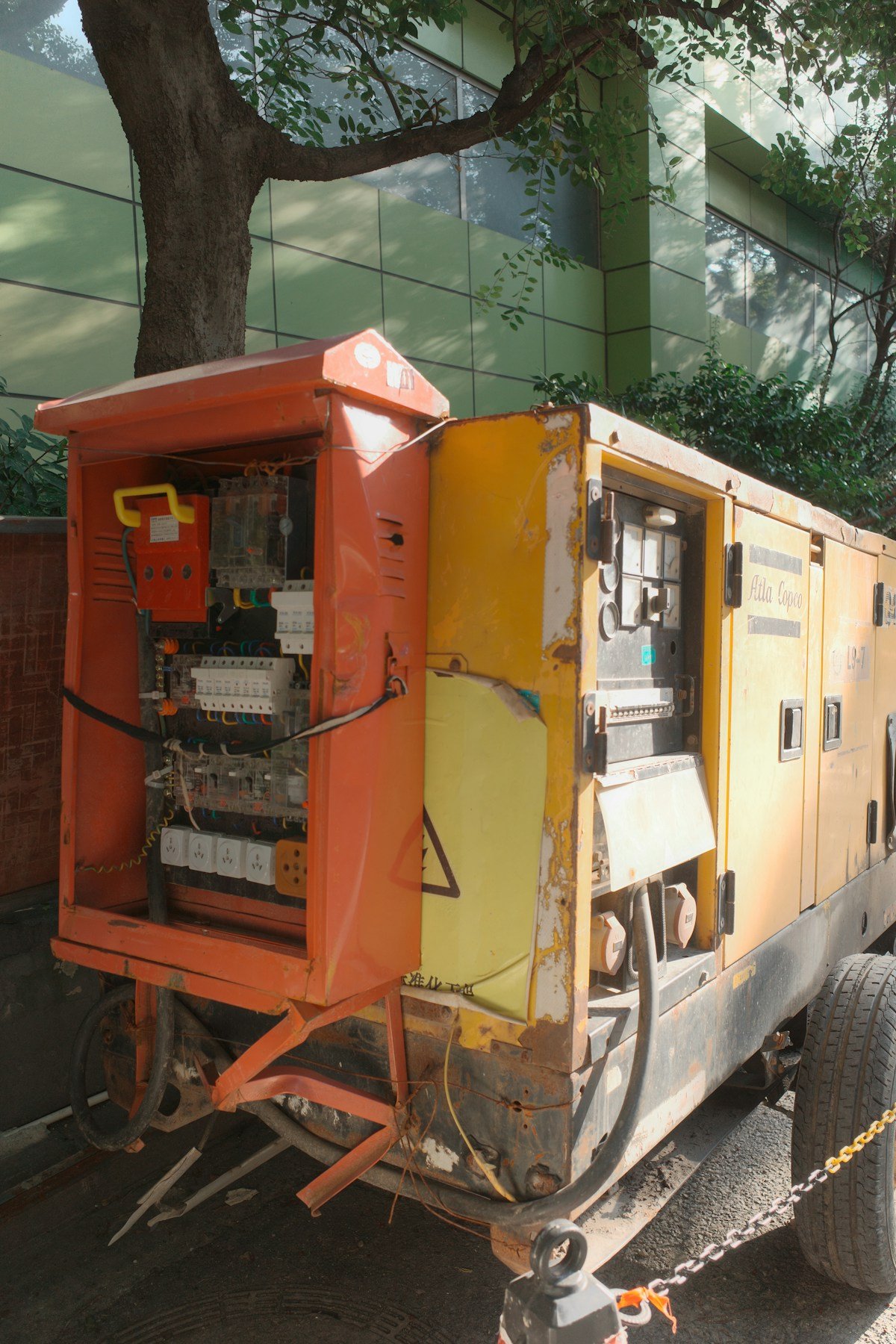 Industrial standby generator